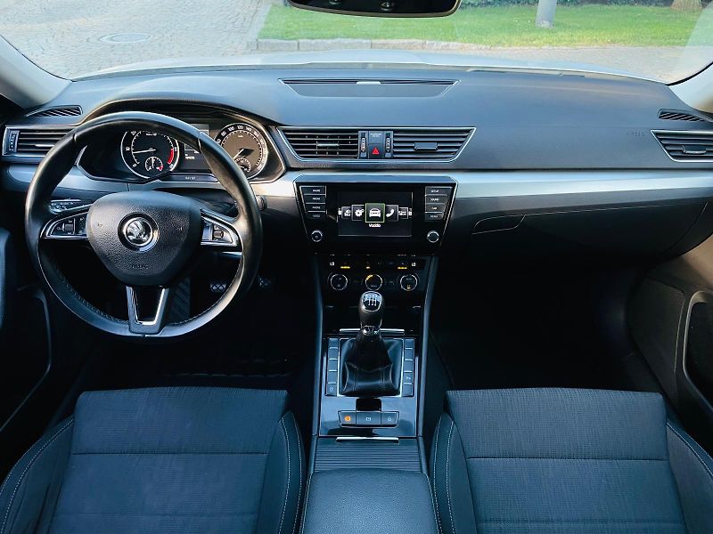 Škoda Superb 2.0TDI 1MAJITEL TAŽNÉ SERVISKA - fotka 22 z 44