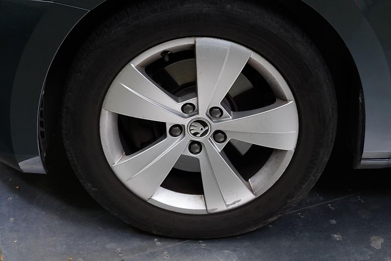 Škoda Superb - fotka 10 z 28