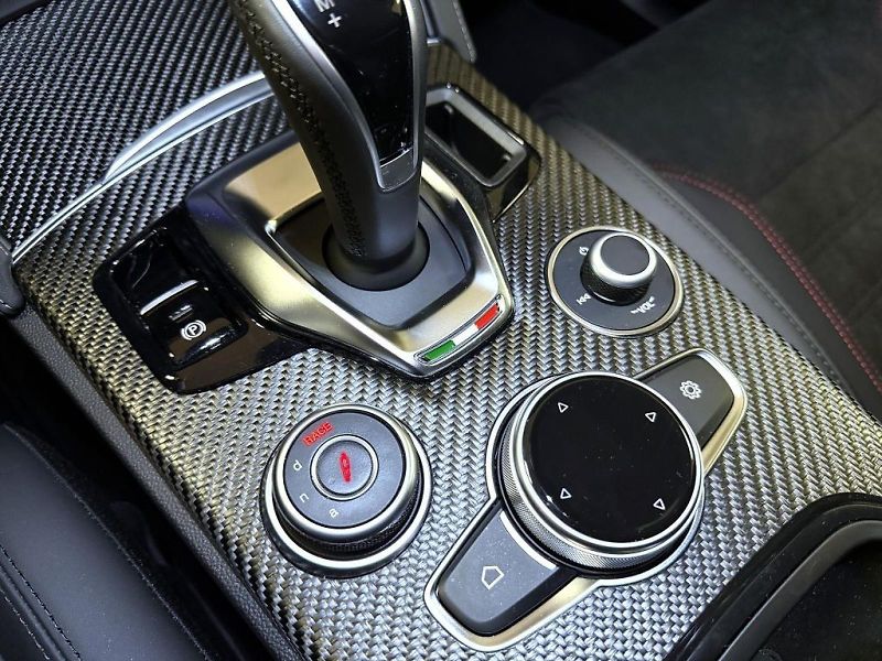 Alfa Romeo Stelvio (2026) 2.9 V6 BiTurbo 520k QV COLLEZI - fotka 24 z 28