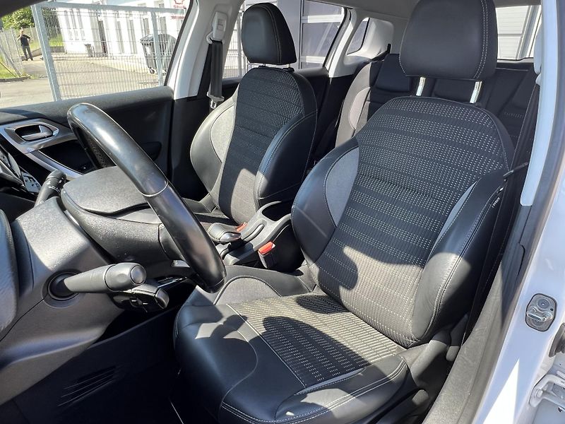 Peugeot 2008 (2019) 1.5 BlueHDi - fotka 14 z 40