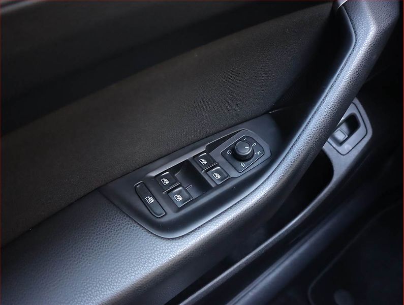 Volkswagen Passat (2021) Business 2.0 TDI, Automat - fotka 21 z 23