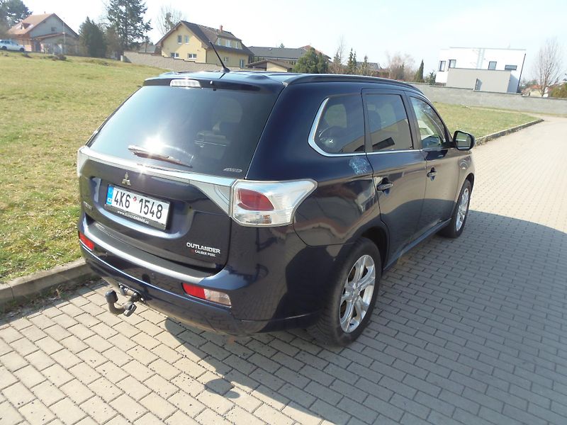 Mitsubishi Outlander (2013) 2.2 Di-D 4x4 AUTOMAT tažné - fotka 5 z 23
