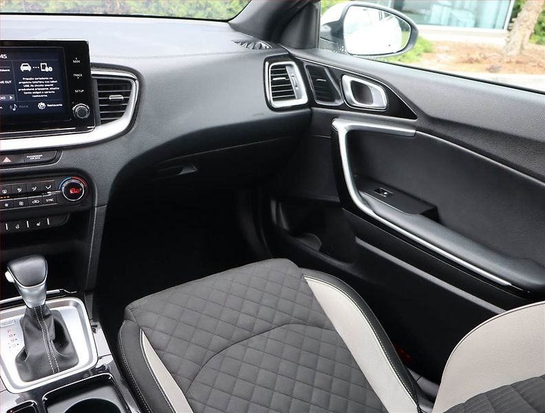Kia Pro_Ceed (2020) 1.4 T-GDI, Automat, Serv.kniha - fotka 8 z 15