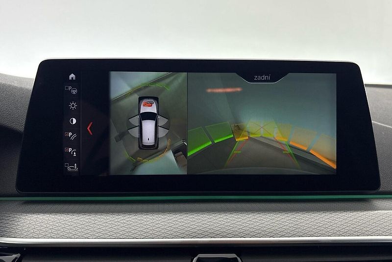 BMW Řada 5 540d xDrive - fotka 24 z 27