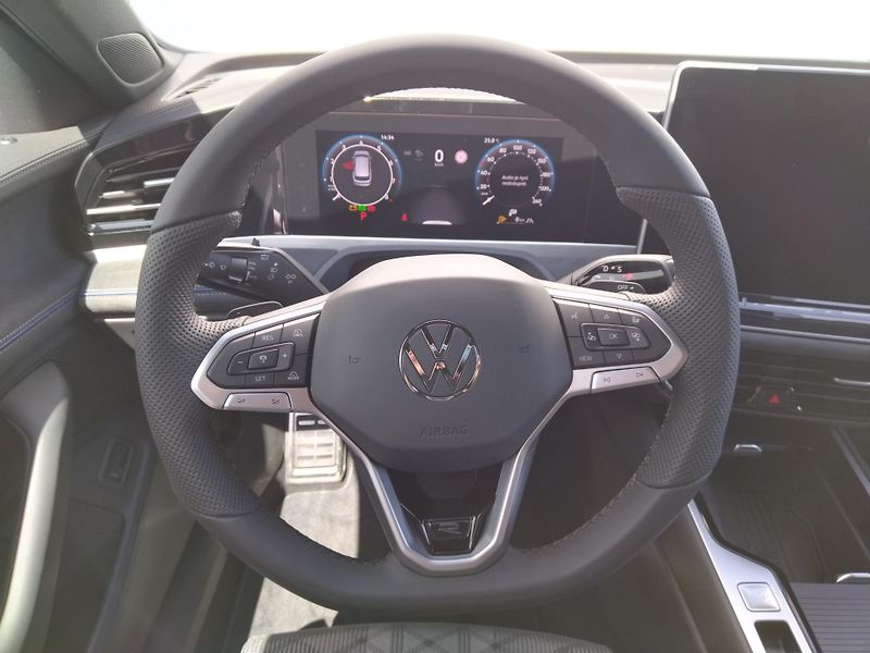Volkswagen Passat R-Line 2,0 TSI 150 kW - fotka 14 z 28