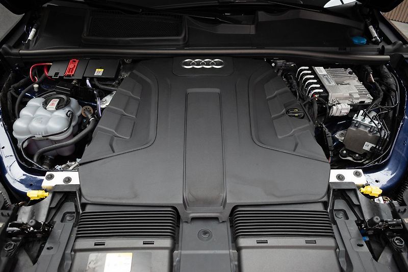 Audi Q7 50 TDI S-LINE*TAŽNÉ*AIR*7.MÍST - fotka 43 z 51
