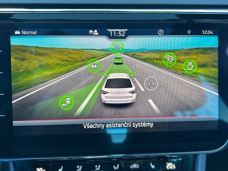 Škoda Superb (2021) kombi 2.0 TDI 7DSG 4x4 Laurin - fotka 8 z 35