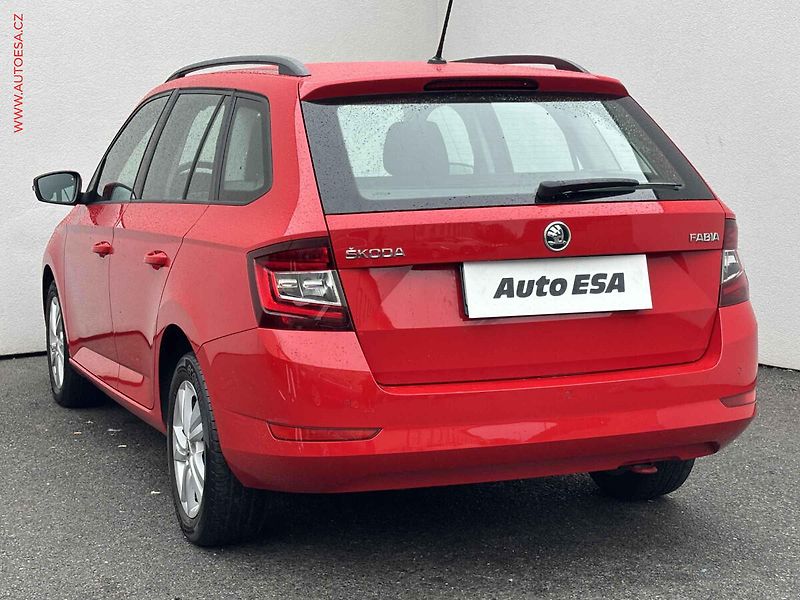 Škoda Fabia (2019) 1.0 TSI, ČR, LED, AC, temp - fotka 6 z 17