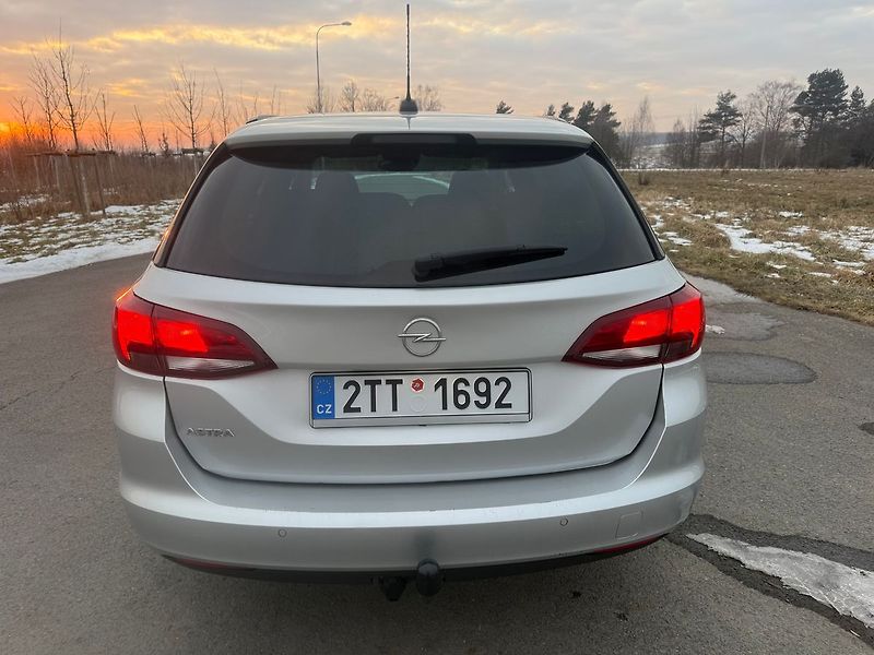 Opel Astra 1,2  81 kW SPORTS TOURER - fotka 4 z 18