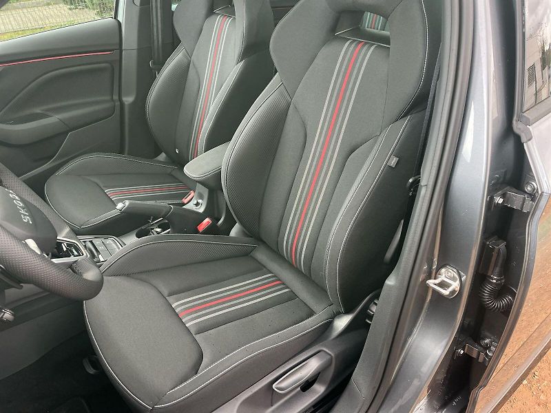 Škoda Kamiq (2026) 1.0 TSI 85 KW DSG Monte Carlo - fotka 10 z 27