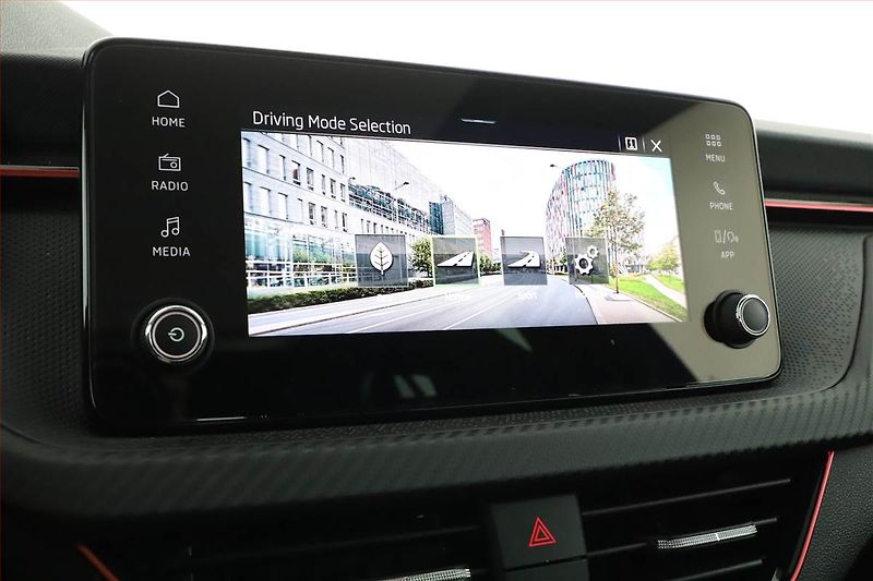 Škoda Kamiq (2025) 1.0 TSI, MONTE CARLO, AUTOMAT - fotka 15 z 21