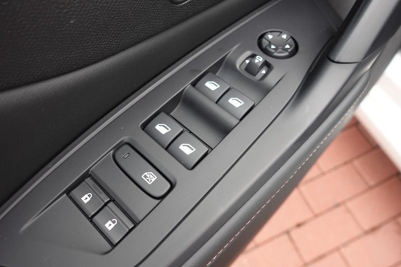 Peugeot 308 1,2PT 96kW, Automat - fotka 9 z 31