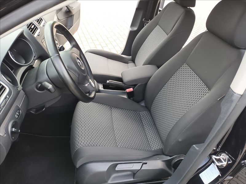 Volkswagen Golf 1,2 TSI,77KW,DIGIKLIMA,SERVIS - fotka 14 z 36