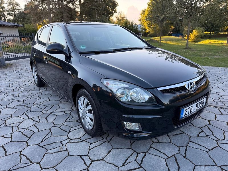 Hyundai i30 (2009) 1.4 16V KLIMA, 144TKM - fotka 2 z 9