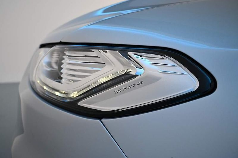 Ford Mondeo (2022) 2.0 140 KW LED SONY ACC Tažné - fotka 32 z 38