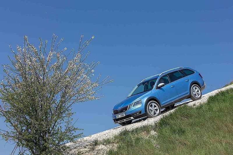Škoda Octavia Combi RS a Škoda Octavia Scout.