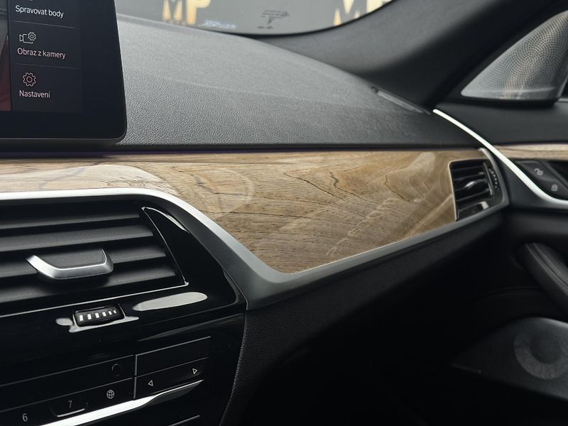 BMW Řada 5 (2021) M550i xDrive Laser, DPH, 1.Maj - fotka 39 z 59