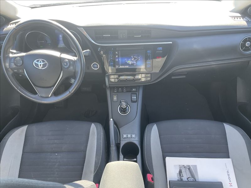 Toyota Auris 1,8 E-CVT Hybrid CZauto 1maj D - fotka 13 z 37