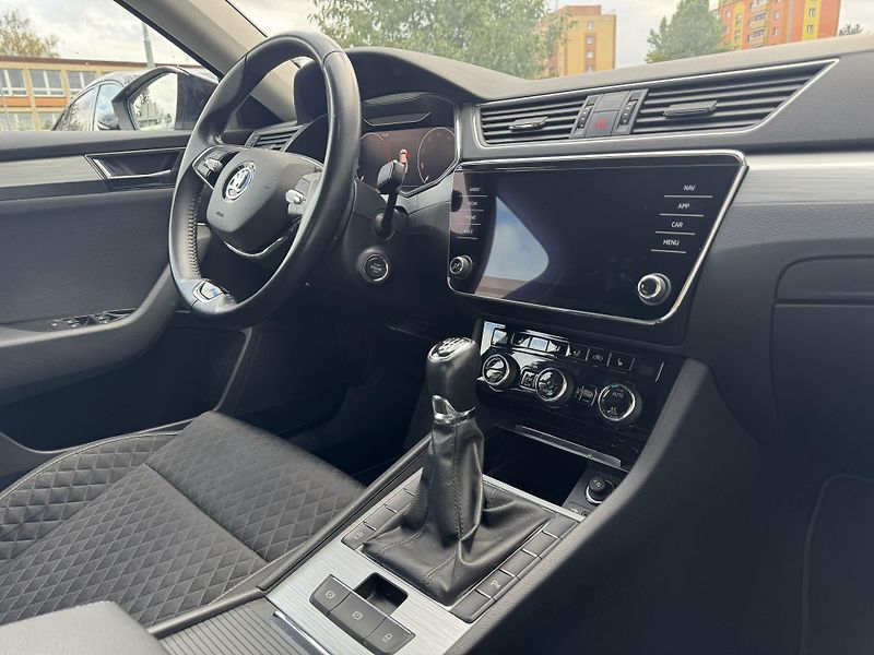 Škoda Superb Ambition - fotka 16 z 33