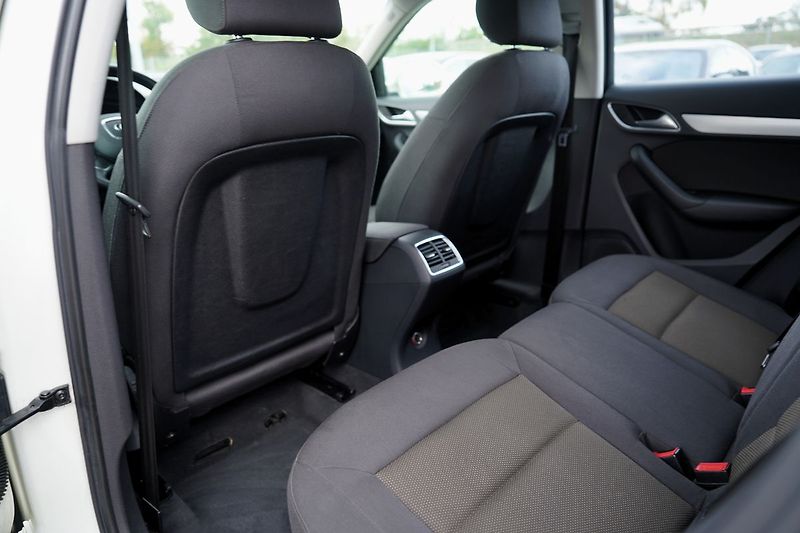 Audi Q3 2.0 TDI Quattro/automat/180 PS - fotka 31 z 38