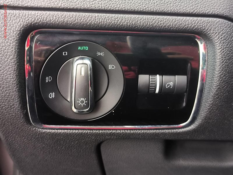 Škoda Superb (2011) 2.0TDi, ČR, Xenon - fotka 14 z 17