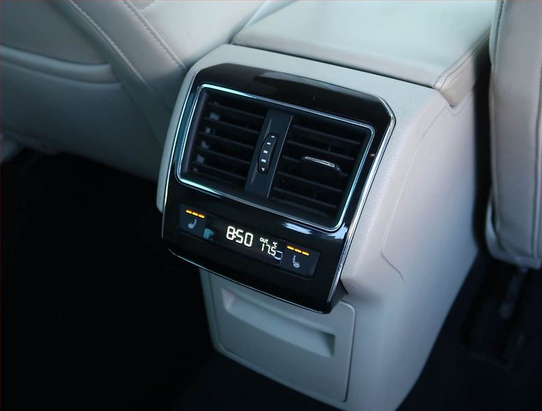 Škoda Superb (2016) Elegance 2.0 TSI, Automat - fotka 19 z 22