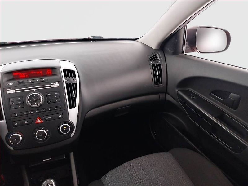 Kia Ceed (2011) 1.4 CVVT, ČR,1.maj, Serv.kniha - fotka 8 z 18