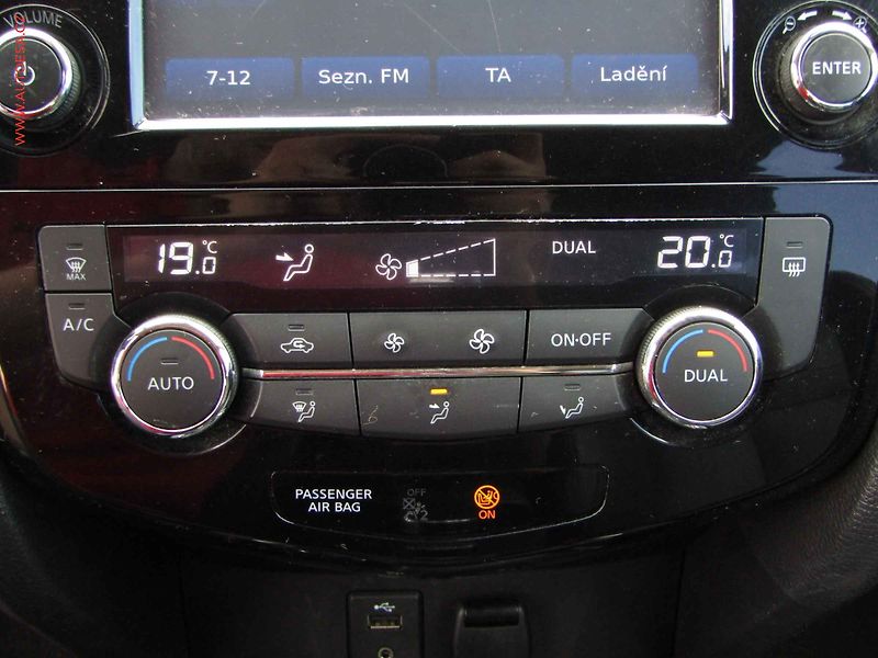 Nissan X-Trail (2016) 1.6dCi 4x4, ČR, Xenon, navi - fotka 16 z 23