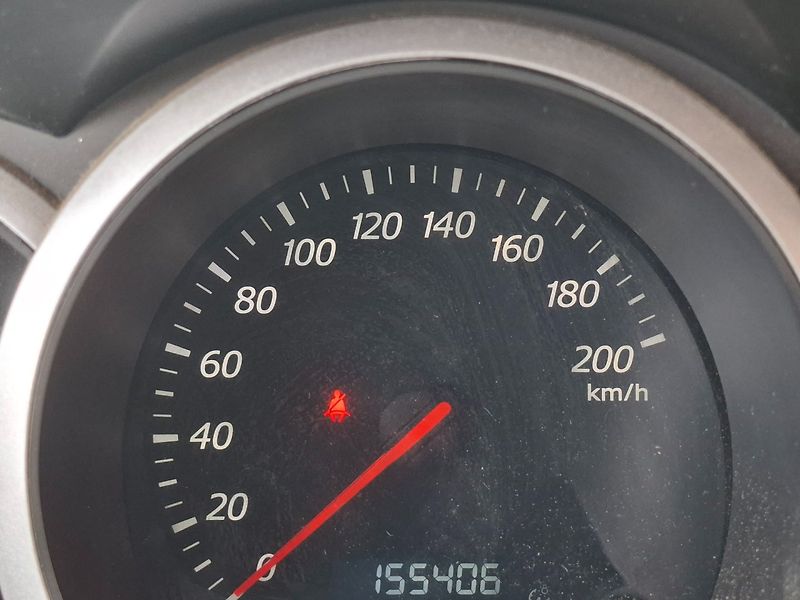 Suzuki Grand Vitara (2008) 1.6i 78kW 4x4 -T.ZAŘ-4 MÍSTNÉ - fotka 14 z 27