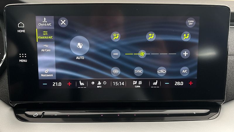 Škoda Octavia 2.0 TDI DSG Style Combi - fotka 24 z 25