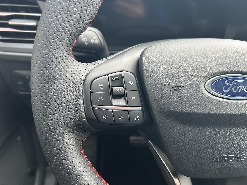 Ford Kuga 2.5Hybrid PHEV 134kW ST-Line X - fotka 22 z 37