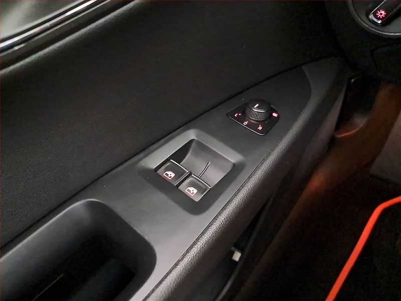 Seat Leon (2016) 1.8 TSI, Kůže, Tempomat - fotka 19 z 20