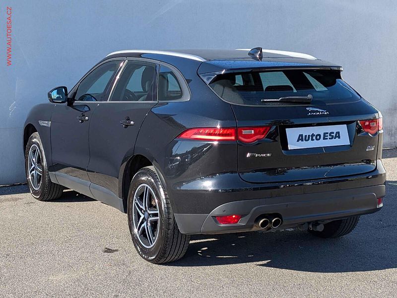 Jaguar F-Pace (2016) 2.0D 4x4, ČR, AT, navi, bixen - fotka 4 z 17