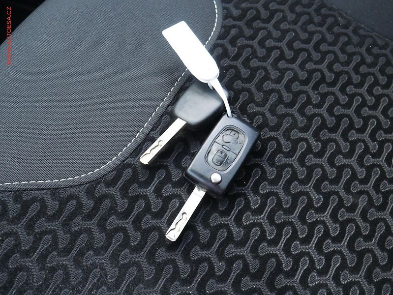 Citroën C3 (2011) 1.4i, ČR, AC, temp, STK1/28 - fotka 17 z 17