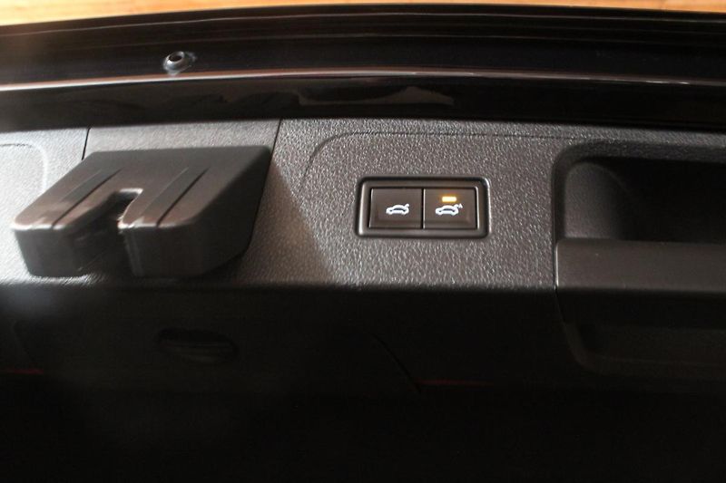 Volkswagen Passat (2020) 2.0TDI DSG Display Matrix - fotka 14 z 36