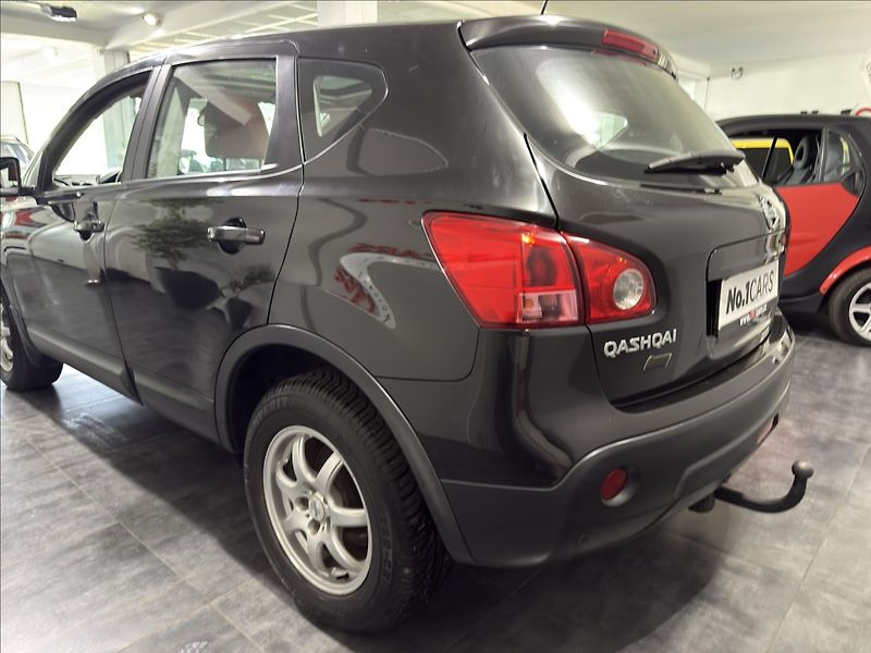 Nissan Qashqai 2,0   i 4x4 PANORAMA TAŽNÉ - fotka 23 z 30