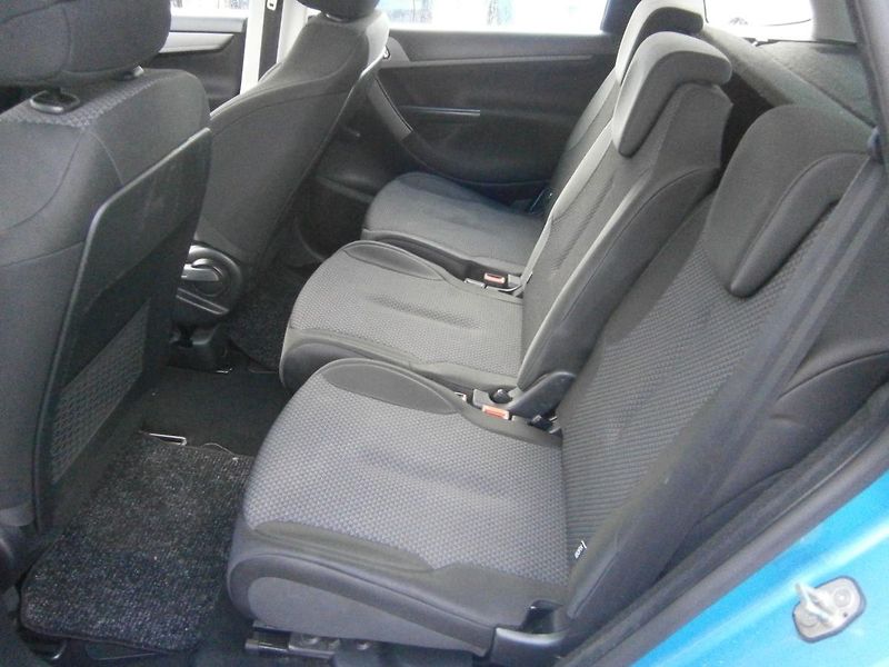 Citroën C4 Picasso 1.6 HDI - fotka 12 z 19