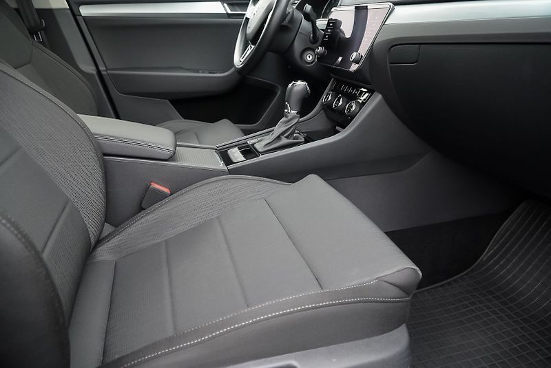 Škoda Superb 2.0 TDI 140kW 4x4 full servis - fotka 27 z 37