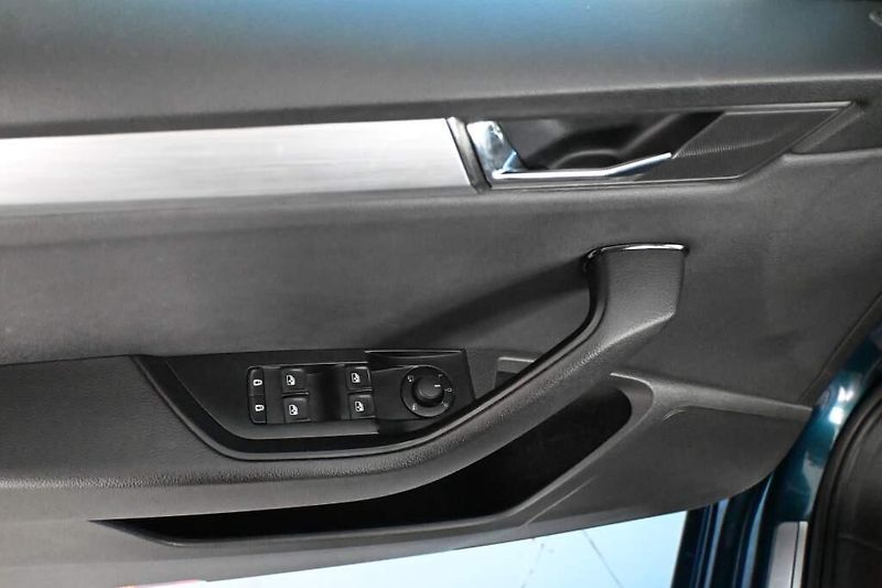 Škoda Superb (2022) 2.0 DSG LED VIRTUAL ACC Kamera - fotka 16 z 36