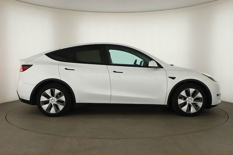 Tesla Model Y (2021) Long Range AWD 75kWh, SoH 91% - fotka 6 z 28