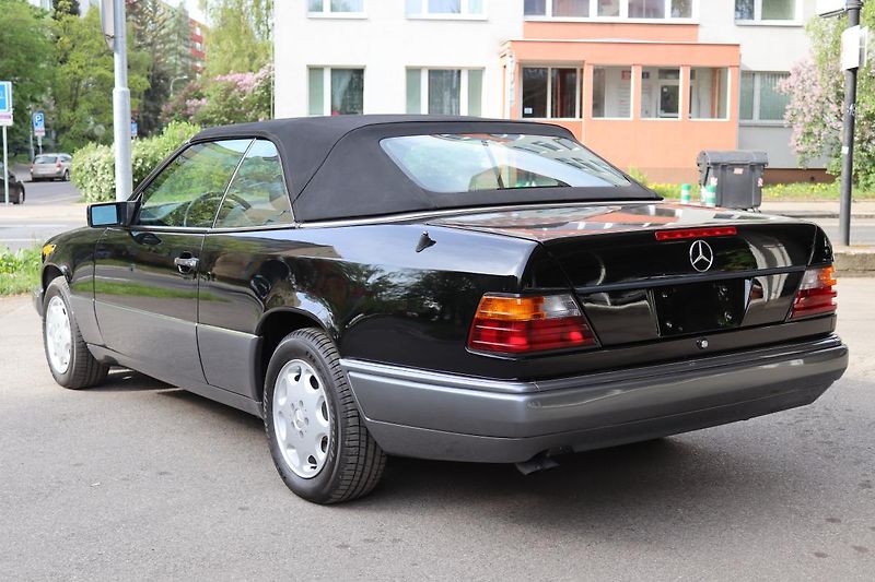 Mercedes-Benz 124 E320 CABRIO 162kW - fotka 13 z 50
