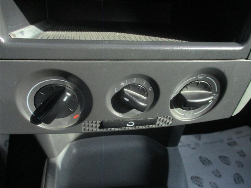 Škoda Fabia 1,2 i, 47kW,74 786km,1.maj,CZ, - fotka 21 z 29