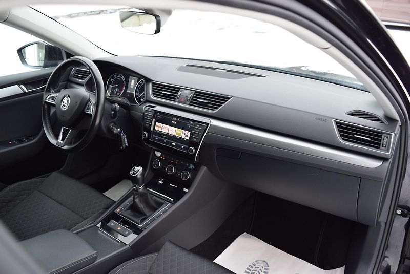 Škoda Superb (2017) 1.4TSI 92kwSTYLE XEN NAVI APP  - fotka 38 z 49