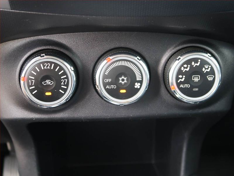 Mitsubishi Outlander (2010) 2.2 DI-D, 4X4, Automat - fotka 16 z 21