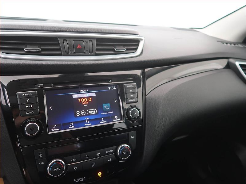 Nissan Qashqai (2021) 1.3 DIG-T, ČR,1.maj - fotka 10 z 16