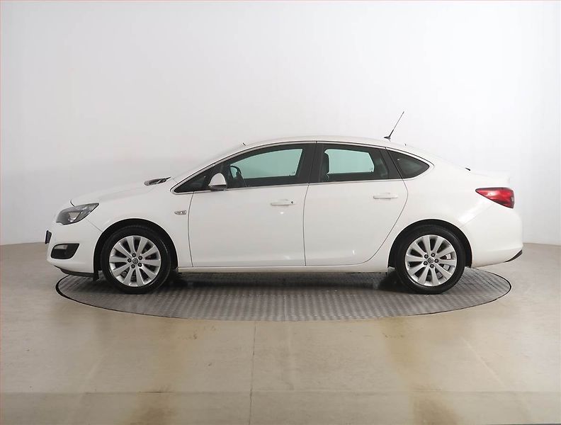 Opel Astra (2015) 1.6 16V, Serv.kniha, Tempomat - fotka 3 z 16