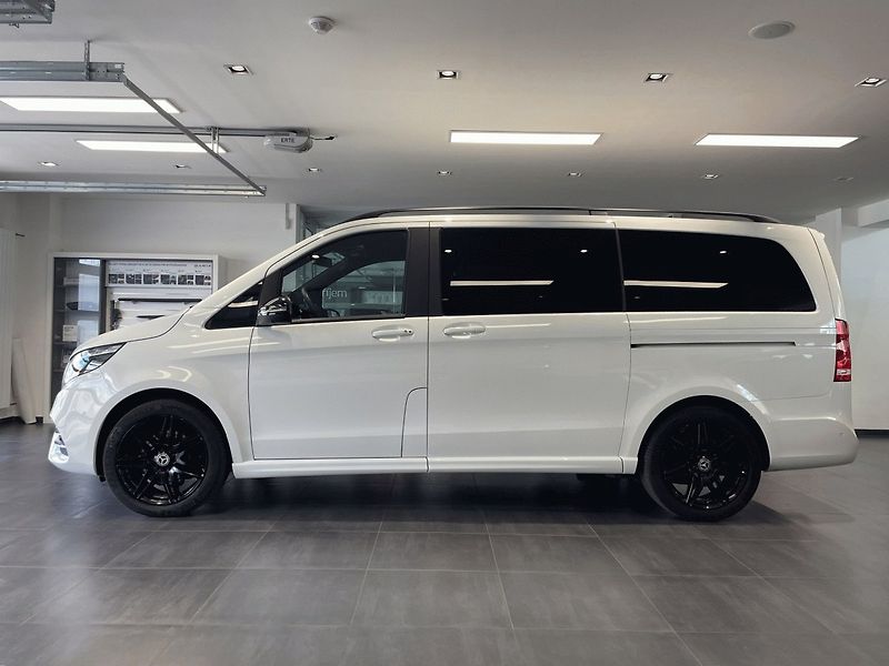 Mercedes-Benz Třídy V (2023) 300D L Exclusive AMG 4Matic 7m - fotka 2 z 24