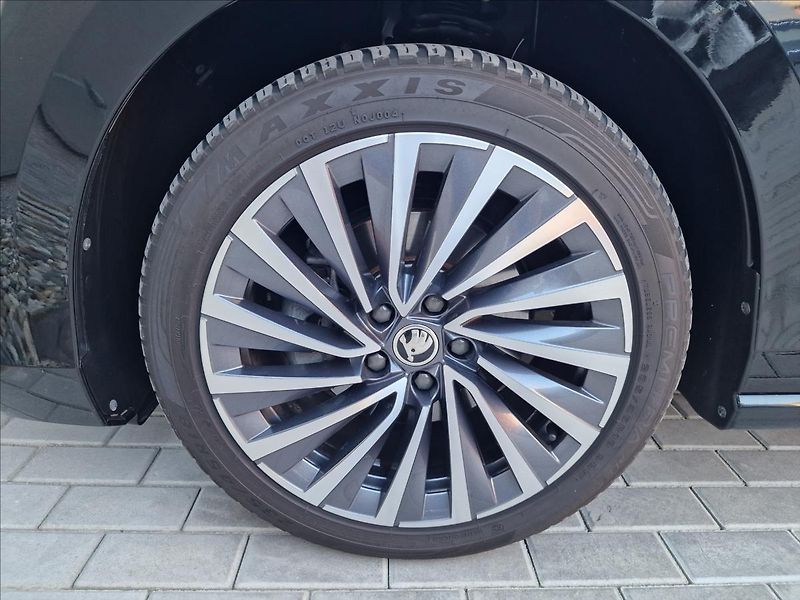 Škoda Superb 1.5 TSI DSG 110kW L&K Combi - fotka 46 z 50