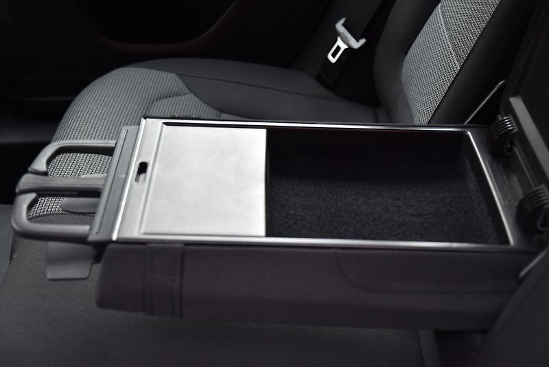 Volkswagen Passat 2.0 TDi CR COMFORTLINE, VÝHŘEV - fotka 33 z 50