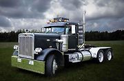 Vydražený tahač Peterbilt 359 A Day Cab.